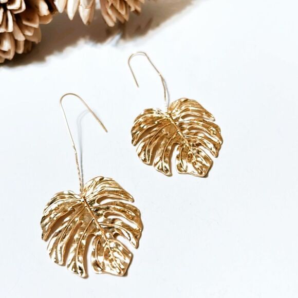 Gold leaf drop earrings M117 - Picture 4 of 6